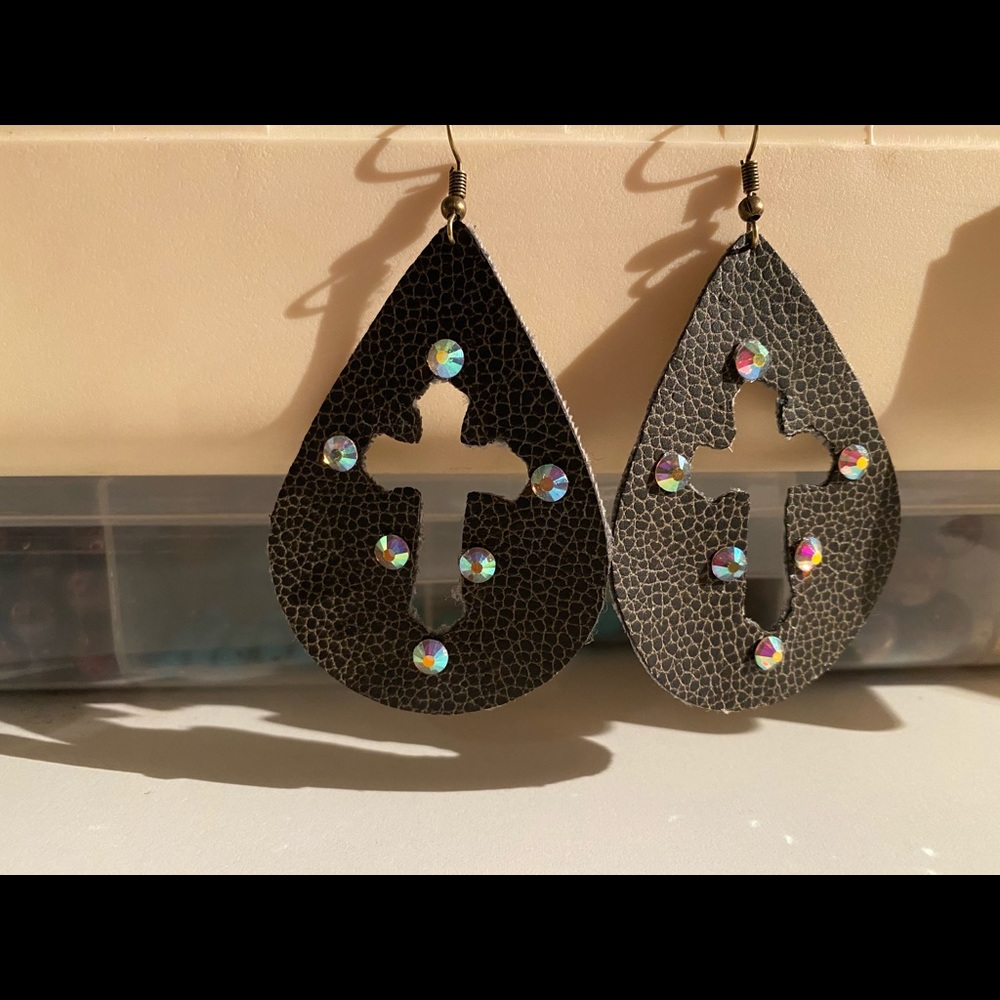 Handmade teardrop earring